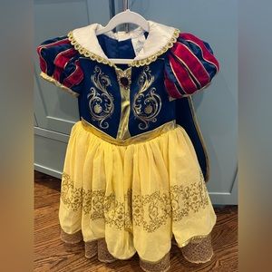 Snow White size 4 Disney boutique, near perfect condition.